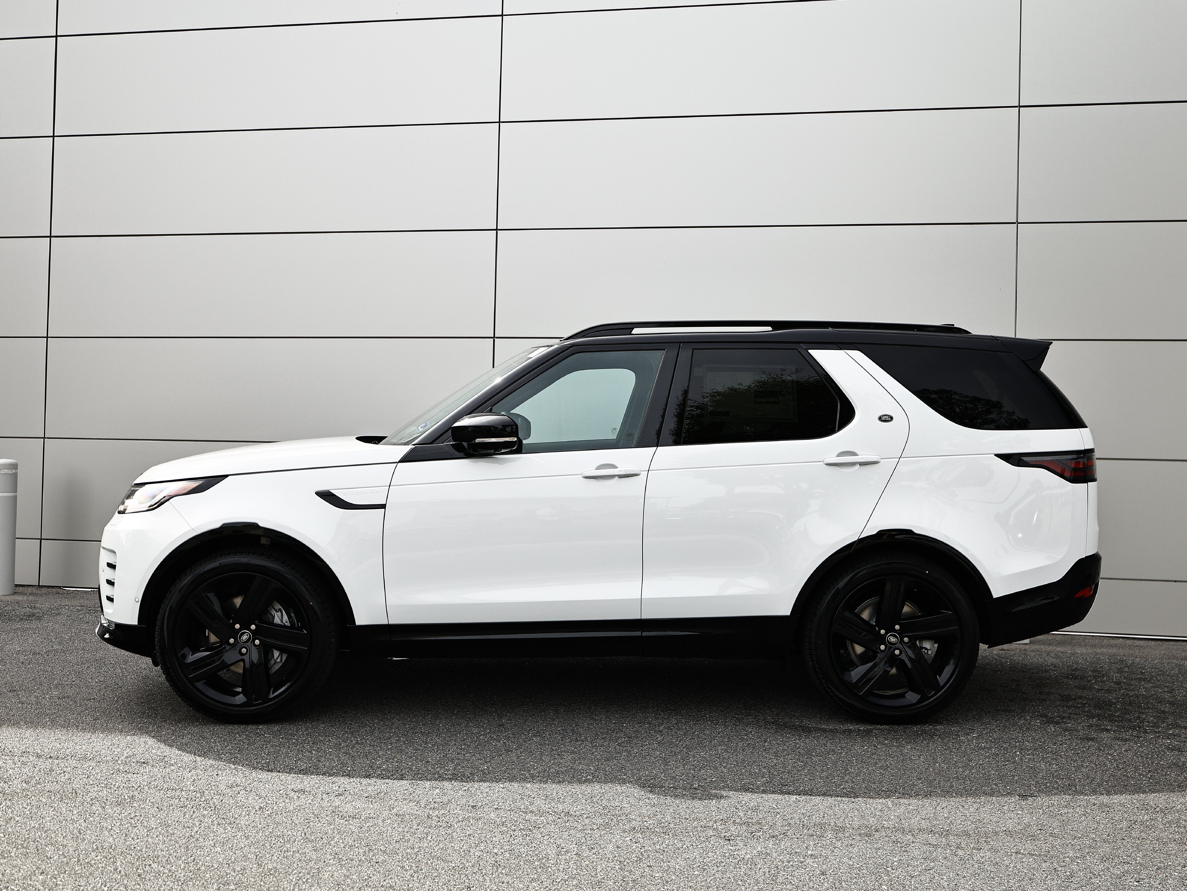 New 2026 Land Rover Discovery Dynamic SE AWD/4WD image 4