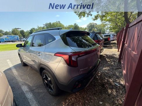 Used 2025 Kia Seltos EX w/ EX Sunroof Package AWD/4WD image 7
