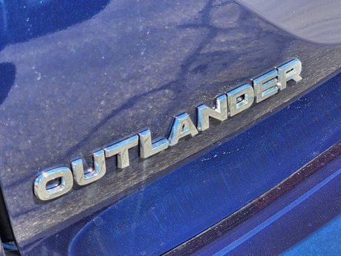 New 2025 Mitsubishi Outlander SE image 12