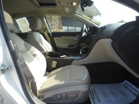 Used 2015 Buick Regal Premium w/ Experience Buick Package FWD image 9