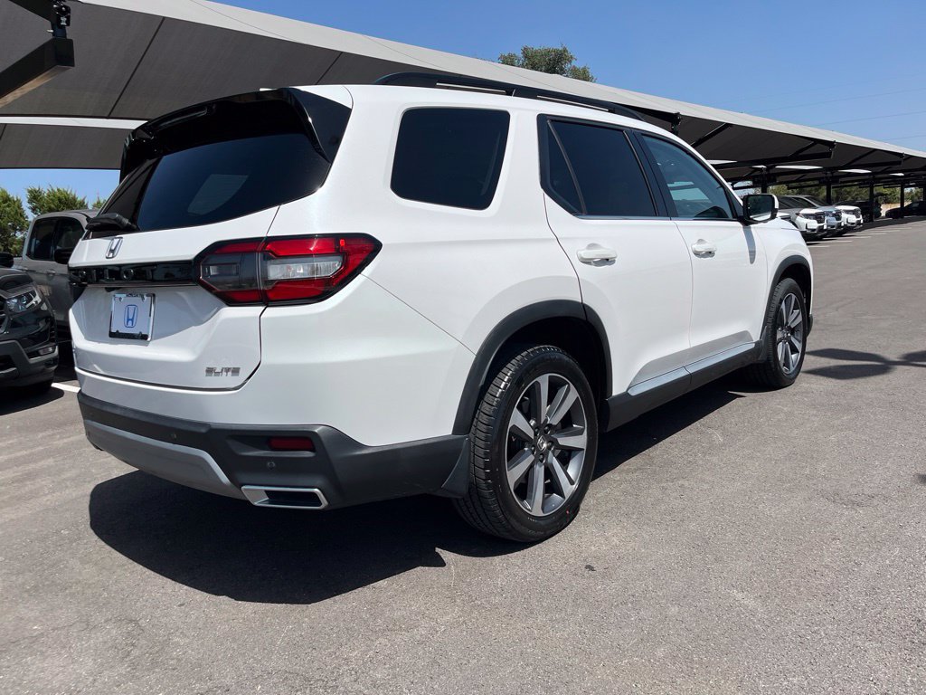 Used 2023 Honda Pilot Elite image 4