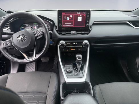 Used 2022 Toyota RAV4 SE image 12