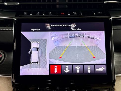 Used 2023 Jeep Grand Cherokee Limited w/ Luxury Tech Group II image 32