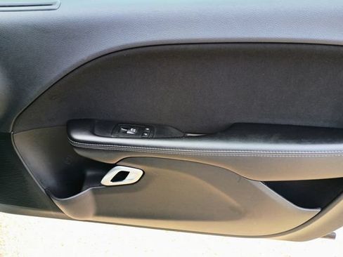 Used 2017 Dodge Challenger SXT RWD image 31