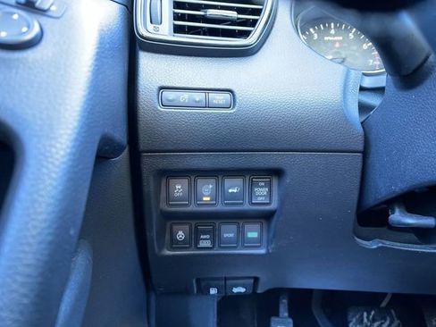 Used 2017 Nissan Rogue SV w/ SV Premium Package image 19