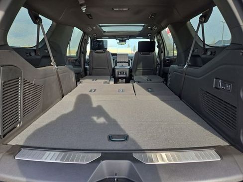Used 2025 GMC Yukon XL Denali w/ Denali Reserve Package image 38