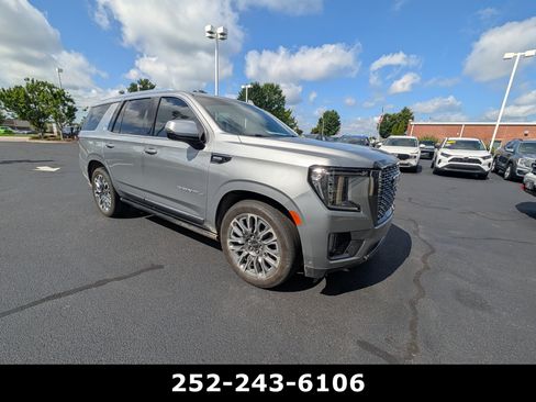 Used 2024 GMC Yukon Denali Ultimate AWD/4WD image 4