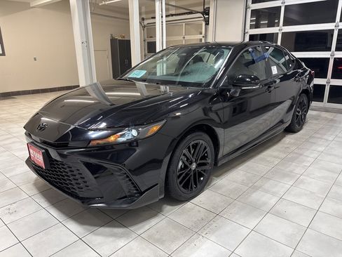 New 2026 Toyota Camry SE image 1