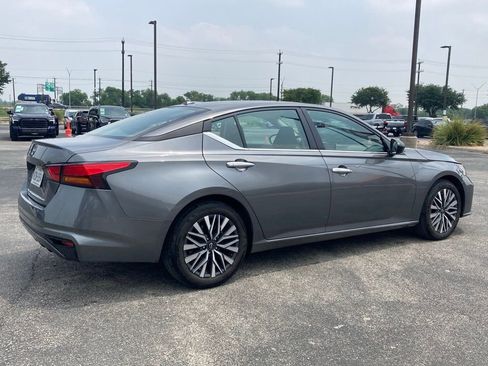 Used 2025 Nissan Altima 2.5 SV FWD image 4
