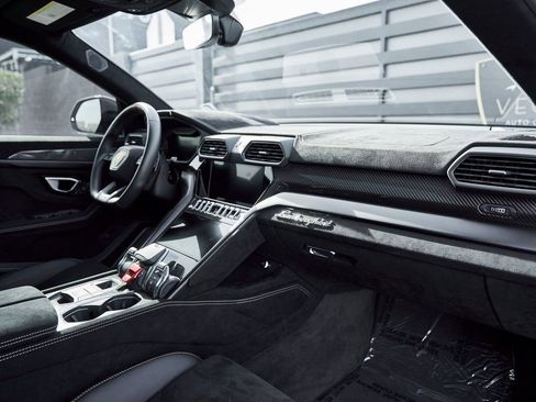 Used 2024 Lamborghini Urus Performante AWD/4WD image 46