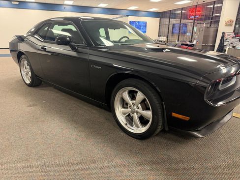 Used 2010 Dodge Challenger R/T RWD image 3