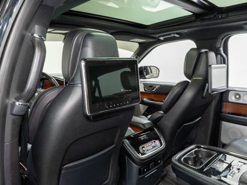 Used 2019 Lincoln Navigator L Reserve image 35