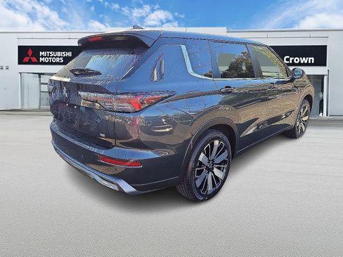 New 2025 Mitsubishi Outlander SE image 4