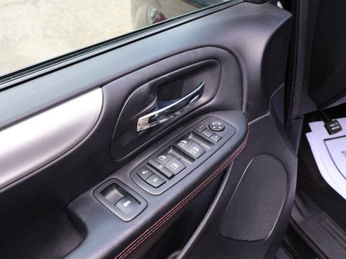 Used 2017 Dodge Grand Caravan GT FWD image 12