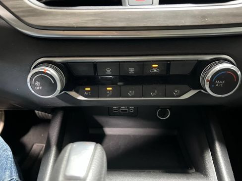 Used 2025 Nissan Altima 2.5 SV FWD image 26