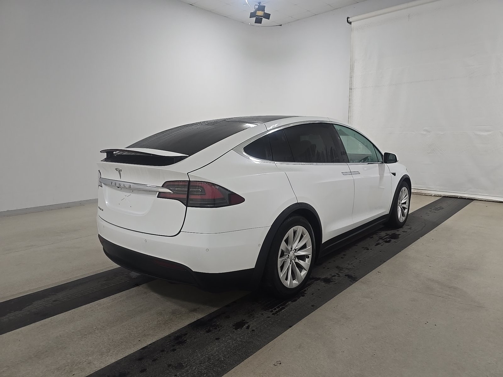 Used 2018 Tesla Model X 75D AWD/4WD image 3