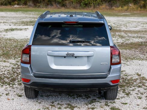 Used 2016 Jeep Compass Latitude image 9