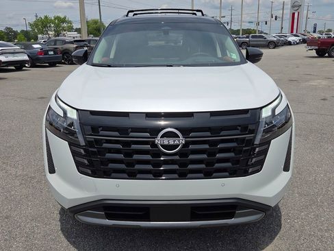New 2026 Nissan Pathfinder Platinum FWD image 17