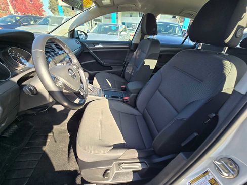 Used 2018 Volkswagen e-Golf SE w/ DC Fast Charging Package image 23