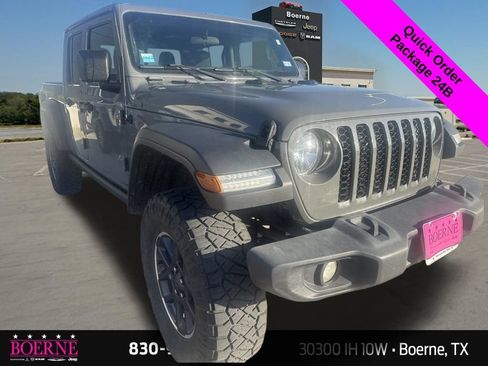 Used 2022 Jeep Gladiator Sport AWD/4WD image 7