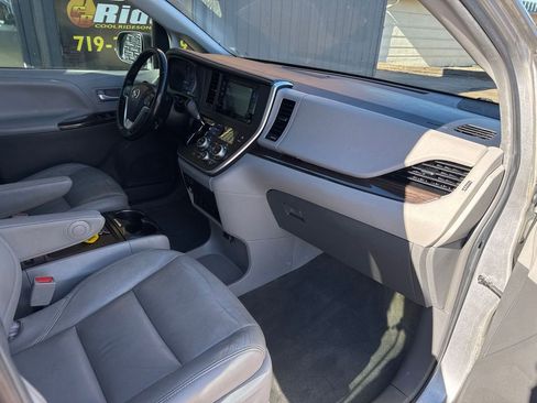Used 2016 Toyota Sienna XLE Premium image 17