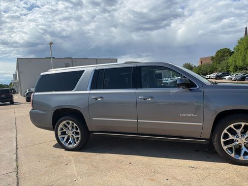 Used 2020 GMC Yukon XL Denali w/ Open Road Package RWD image 3