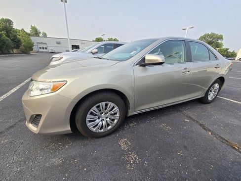 Used 2014 Toyota Camry LE FWD image 4