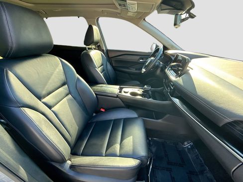 Used 2023 Nissan Rogue SL w/ SL Premium Package image 32