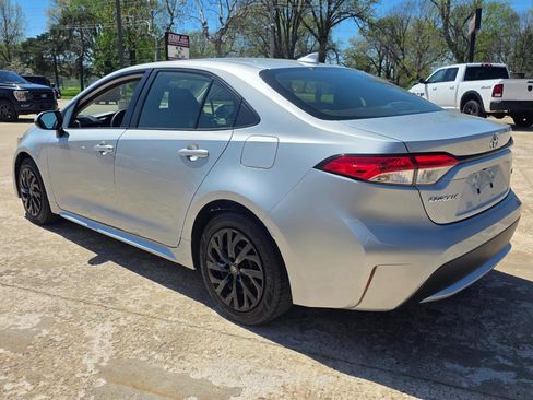 Used 2022 Toyota Corolla LE FWD image 13
