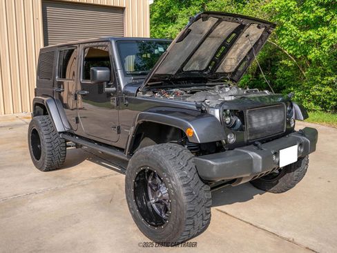 Used 2016 Jeep Wrangler Unlimited Rubicon w/ Connectivity Group image 15