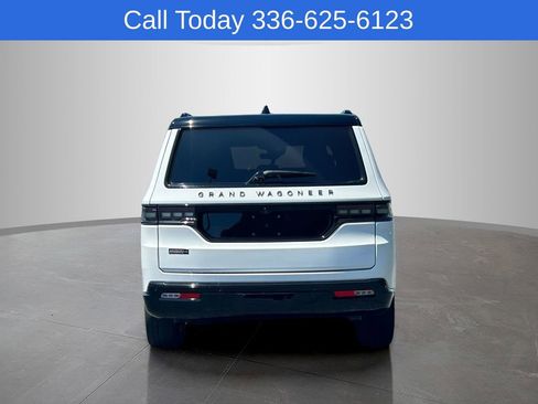 Used 2025 Jeep Grand Wagoneer L Series III w/ Rear Seat Video Group 1 AWD/4WD image 4
