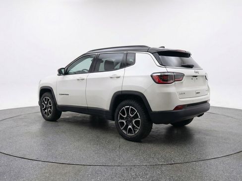 Used 2025 Jeep Compass Trailhawk AWD/4WD image 6