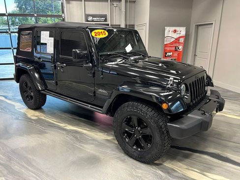 Used 2015 Jeep Wrangler Unlimited Sahara AWD/4WD image 23