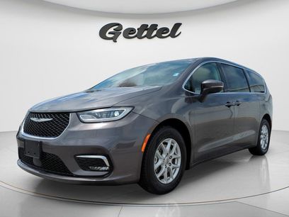 Used 2023 Chrysler Pacifica Touring-L
