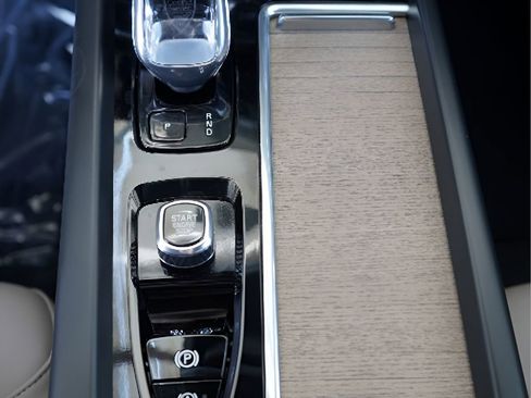 New 2026 Volvo XC60 B5 Plus w/ Climate Package PRO image 16