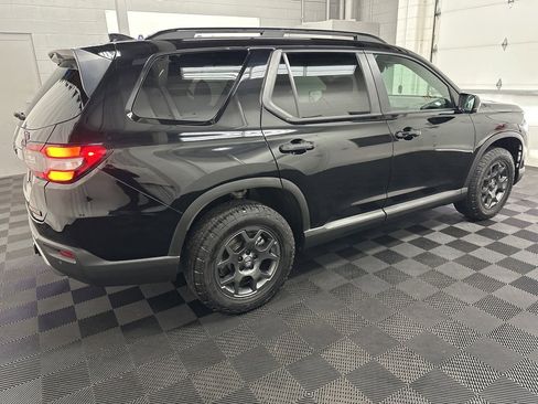 Used 2024 Honda Pilot TrailSport image 11