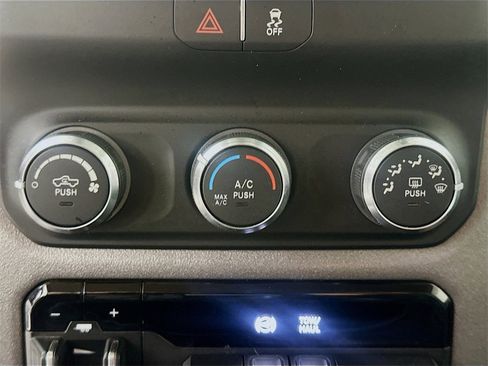 Used 2019 RAM 2500 Tradesman w/ Chrome Appearance Group image 18