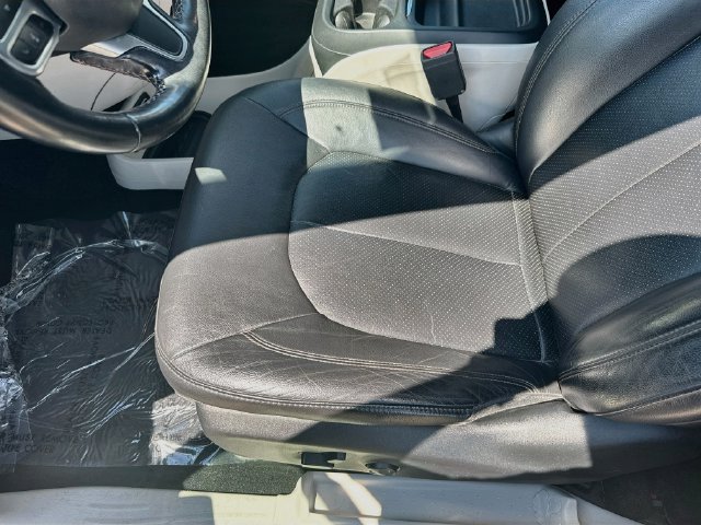 Used 2019 Chrysler Pacifica Touring-L FWD image 23