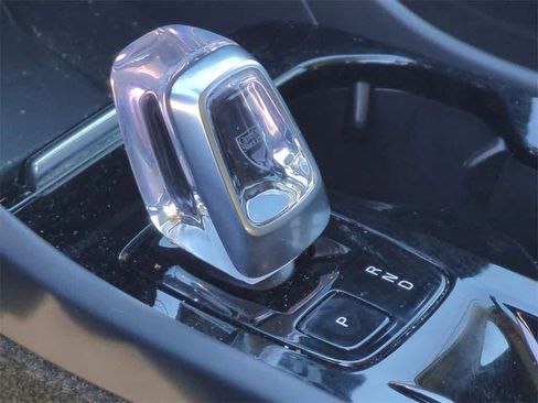 Used 2023 Volvo XC40 B5 Ultimate w/ Protection Package Premier image 31