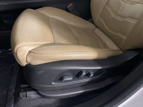 Certified 2018 Cadillac XT5 Platinum w/ Driver Assist Package image 10