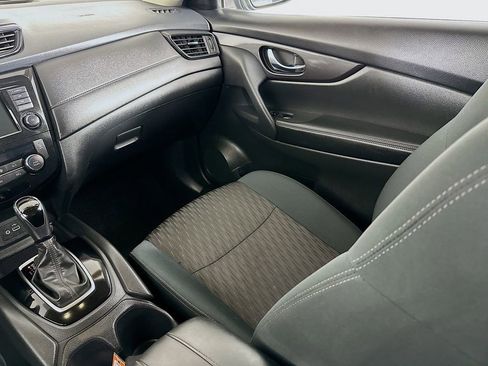 Used 2018 Nissan Rogue SV w/ Premium Package image 31