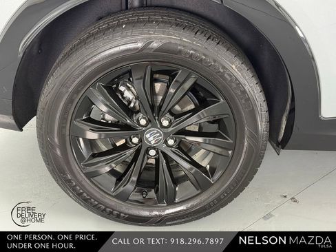 Used 2025 Buick Envista Sport Touring w/ Convenience II Package FWD image 11