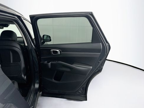 Used 2022 Kia Sorento S FWD image 32