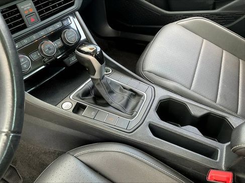 Used 2024 Volkswagen Jetta SE FWD image 18