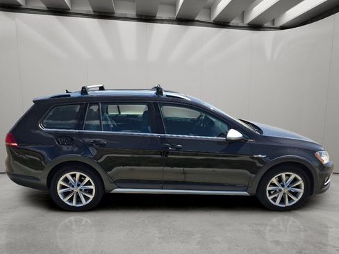 Used 2017 Volkswagen Golf Alltrack SE AWD/4WD image 6
