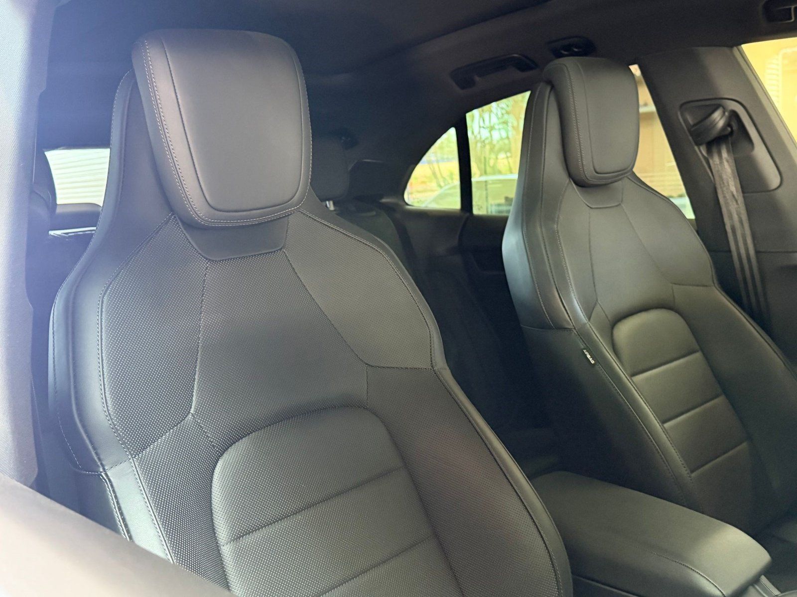 Certified 2025 Porsche Macan Electric RWD image 11