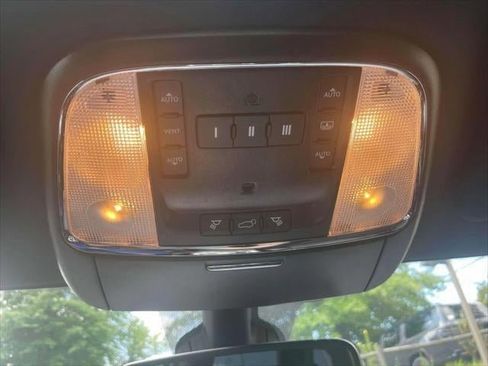 Used 2020 Jeep Grand Cherokee Limited w/ Luxury Group II image 32