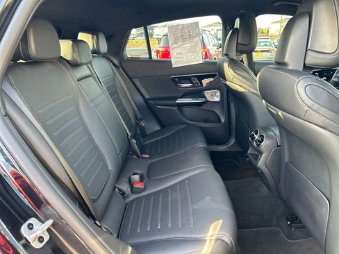 Used 2024 Mercedes-Benz GLC 300 4MATIC image 17