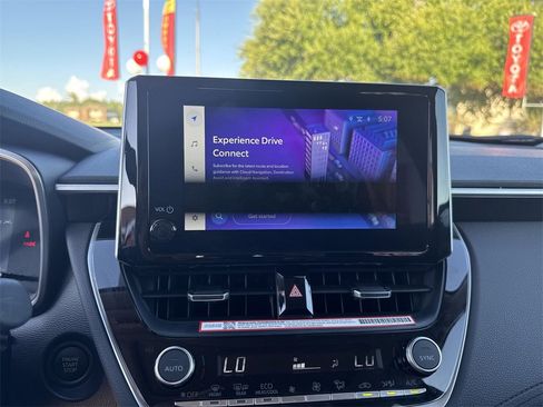 Used 2025 Toyota Corolla Cross XLE image 27