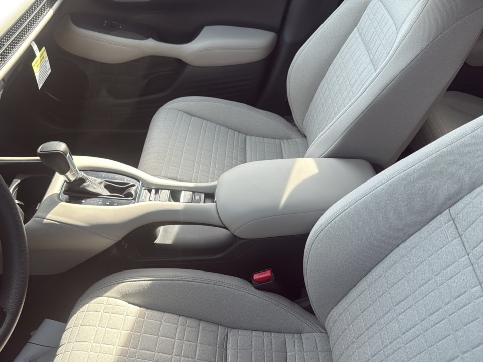 Certified 2026 Honda HR-V LX image 2